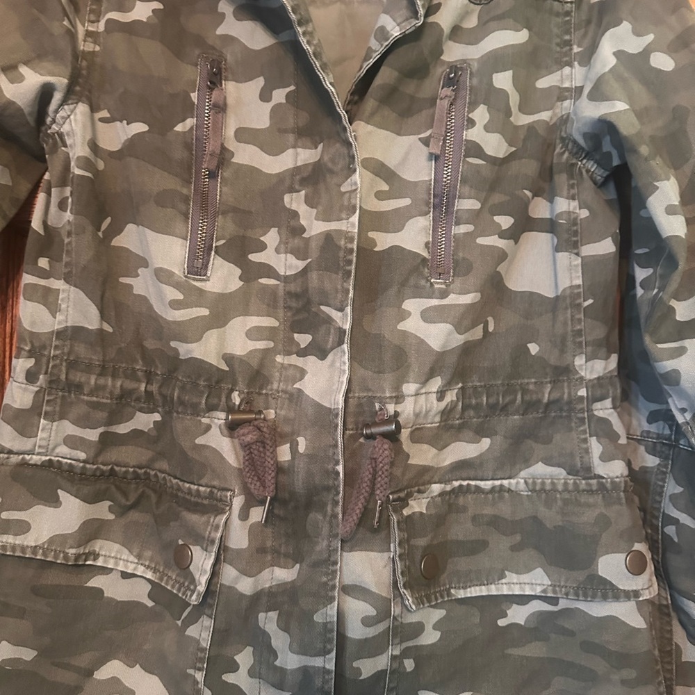 Super fun camo jacket - Picture 2 of 8
